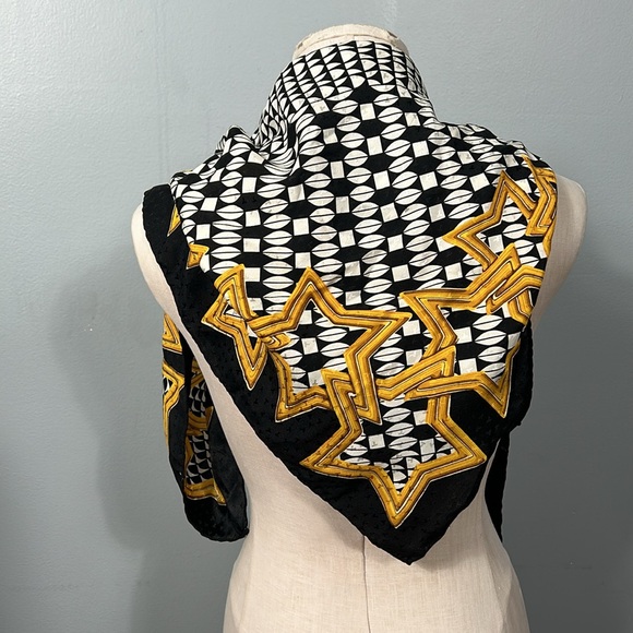 ❌Tiffany & Co. Silk Black, white and gold Star chain hand rolled square scarf - Picture 3 of 14